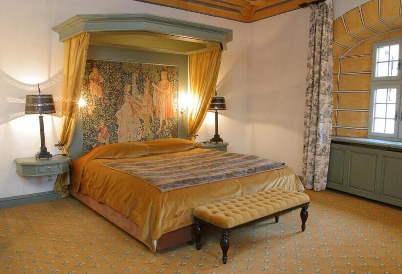 جناح جونيور, Burg Rabenstein