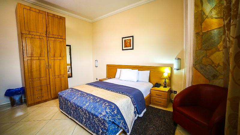 غرفة قياسية, Charleston