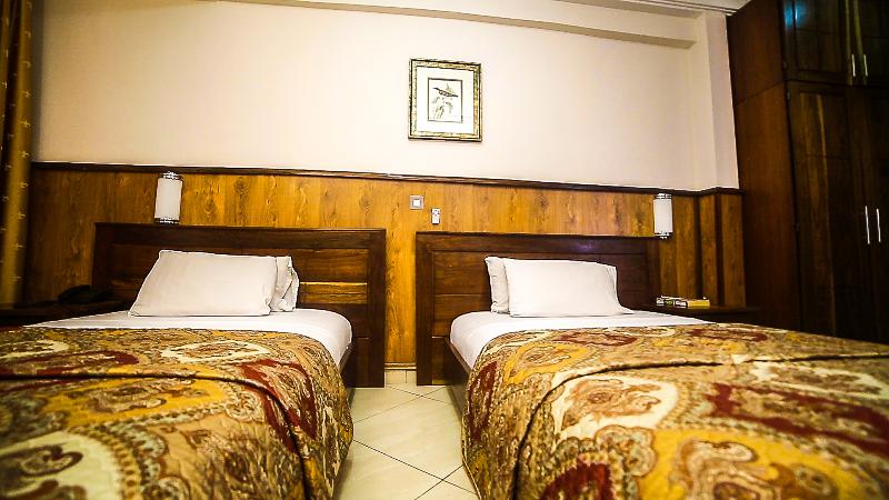 غرفة قياسية, Charleston