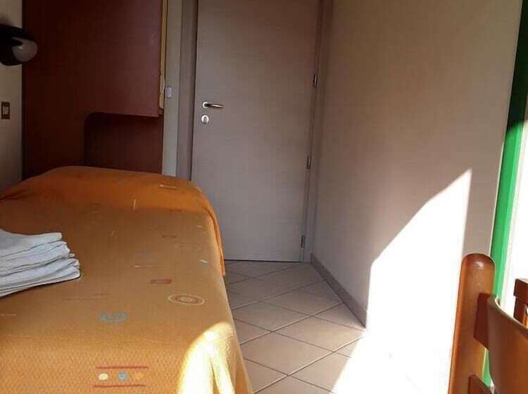 اتاق استاندارد یک نفره, Corallo