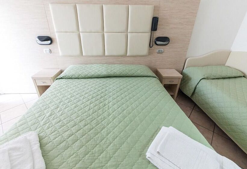 اتاق استاندارد سه نفره, Corallo