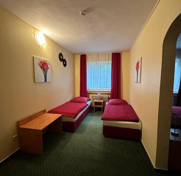 패밀리 룸, Holl Beyra