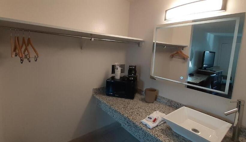 适合残疾人使用的标准间, Howard Johnson By Wyndham Downtown Reno