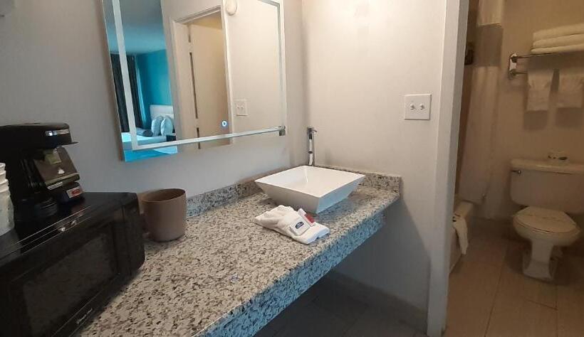 适合残疾人使用的标准间, Howard Johnson By Wyndham Downtown Reno