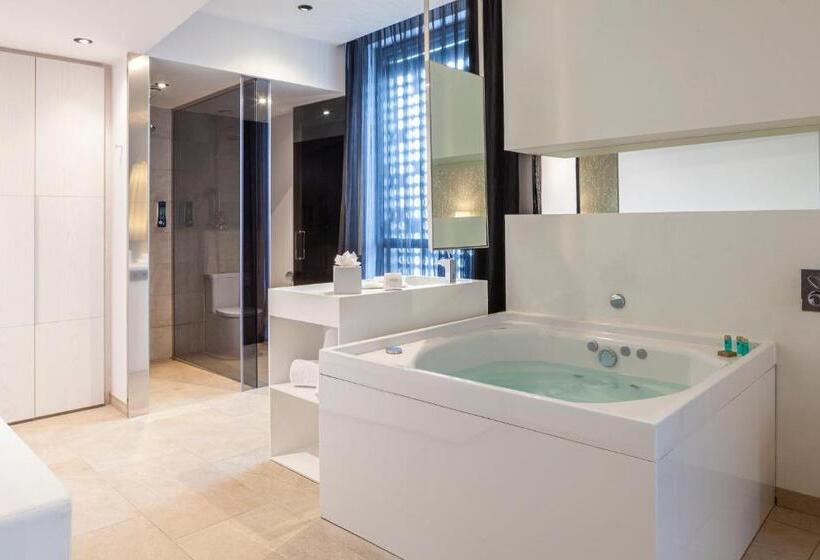 자쿠지 스위트, Sb Plaza Europa