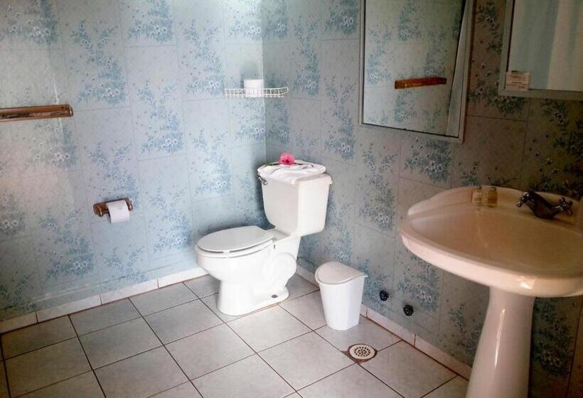 חדר לארבעה סטנדרטי עם נוף לגינה, Tupa