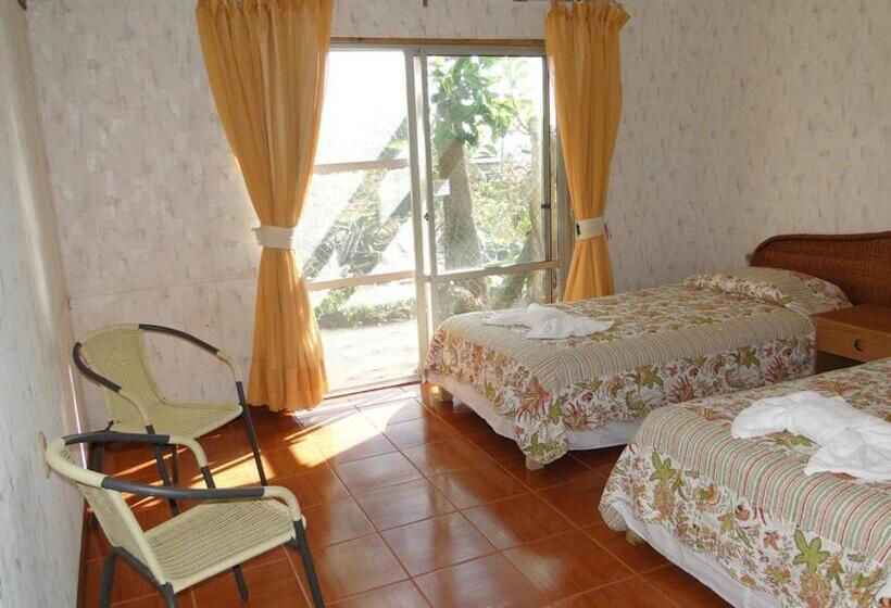 חדר לארבעה סטנדרטי עם נוף לגינה, Tupa