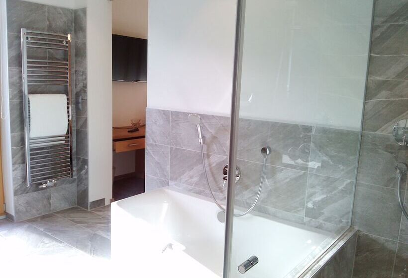 デラックスジュニアスイート, Vergeiner