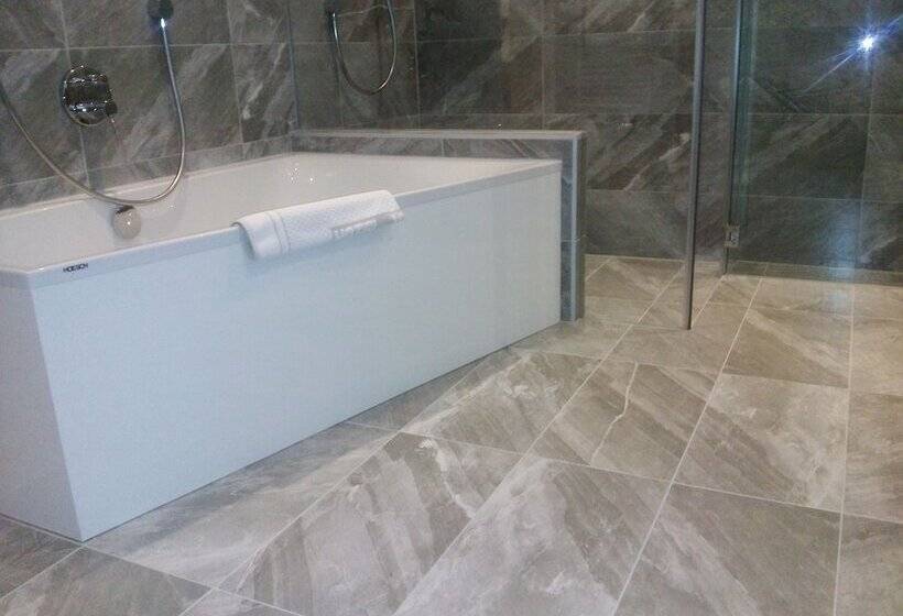 جناح جونيور ديلوكس, Vergeiner