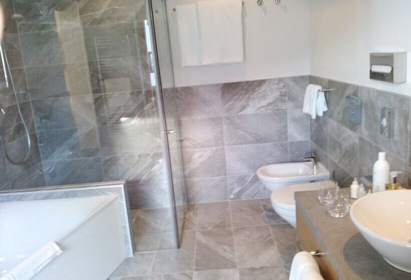 جناح جونيور ديلوكس, Vergeiner