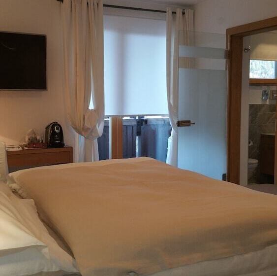 غرفة ديلوكس ثلاثية, Vergeiner