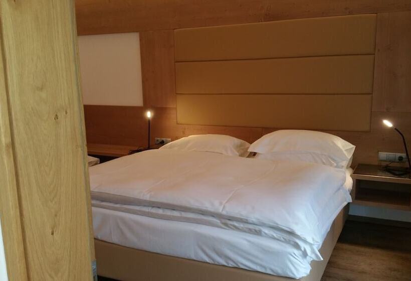 جناح جونيور ديلوكس, Vergeiner