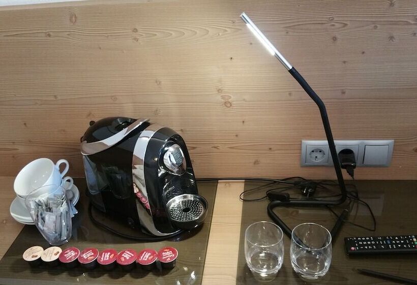 جناح جونيور ديلوكس, Vergeiner