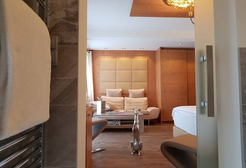 جناح جونيور ديلوكس, Vergeiner