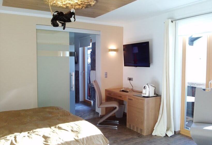 جناح جونيور ديلوكس, Vergeiner