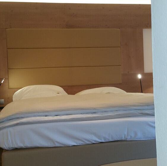 غرفة ديلوكس ثلاثية, Vergeiner