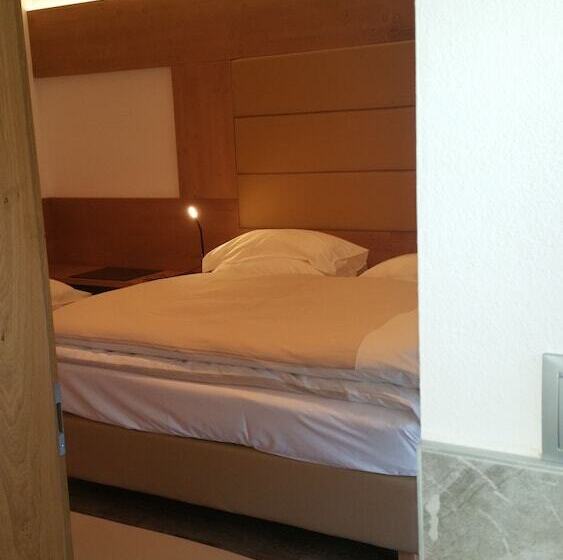 غرفة ديلوكس ثلاثية, Vergeiner