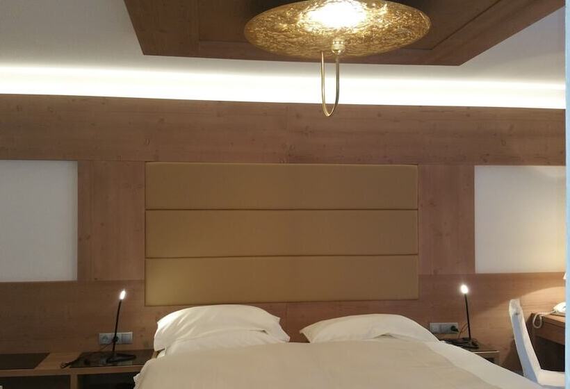 غرفة ديلوكس ثلاثية, Vergeiner