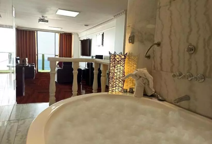 Suite King Bed