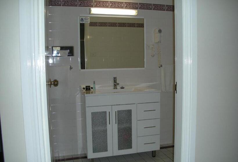 اتاق اجرایی, Breakout Motor Inn