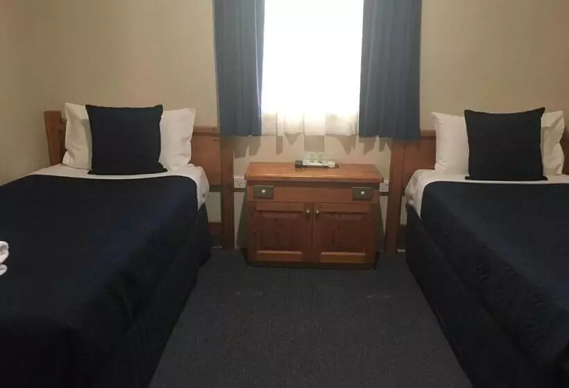سوییت خانوادگی, Breakout Motor Inn