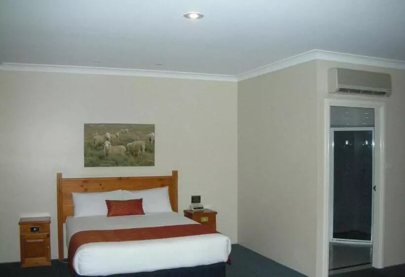 سوییت اجرایی, Breakout Motor Inn