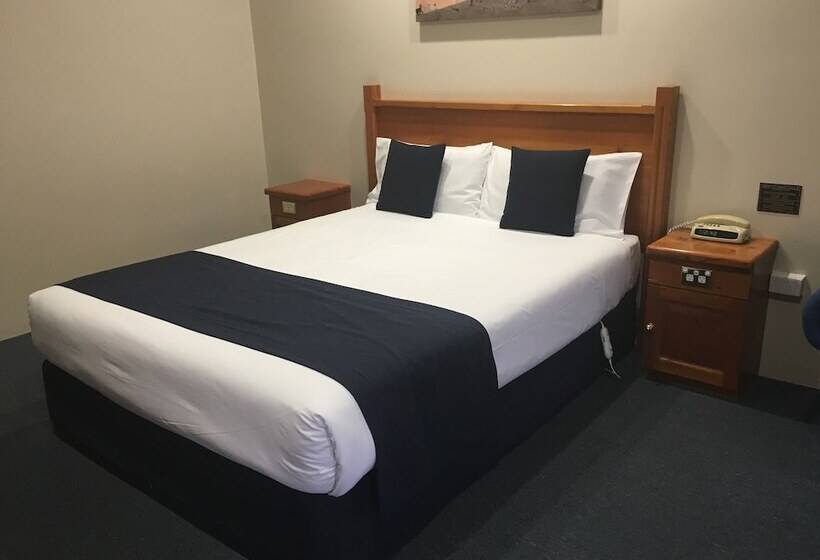 اتاق لوکس, Breakout Motor Inn