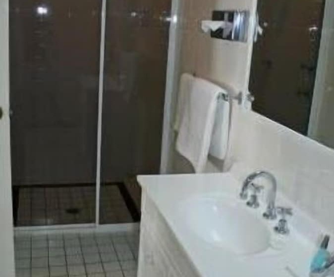 اتاق اجرایی, Breakout Motor Inn