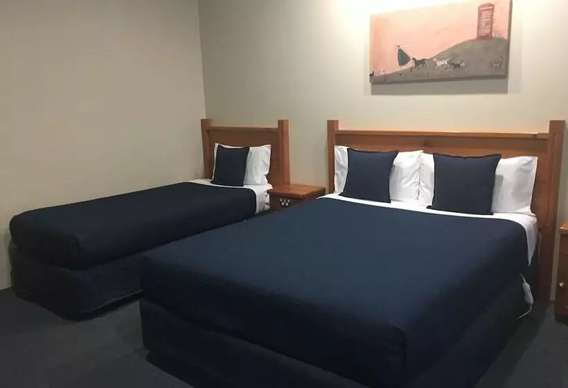 اتاق لوکس, Breakout Motor Inn