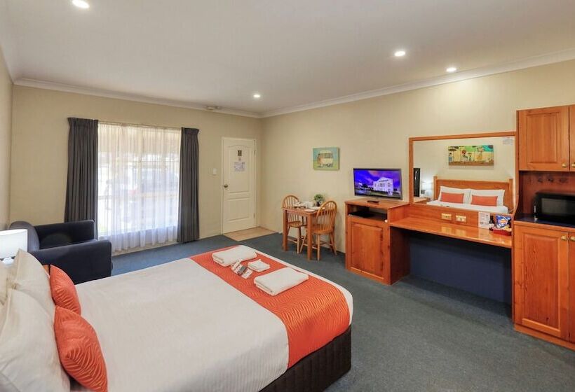 اتاق اجرایی, Breakout Motor Inn