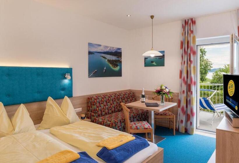 带阳台的三人标准间, Barry Memle Directly At The Lake