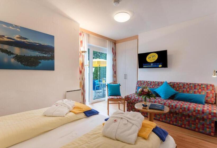 חדר סטנדרט לשלושה עם מרפסת, Barry Memle Directly At The Lake