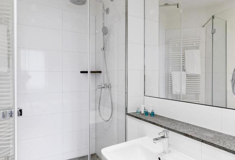 コンフォートワンルーム, The Red Apartments