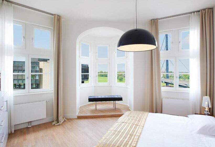 プレミアムスイート, The Red Apartments