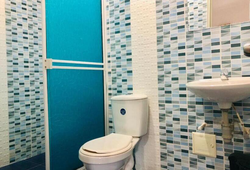 חדר משפחתי, Senderos De Sirivana