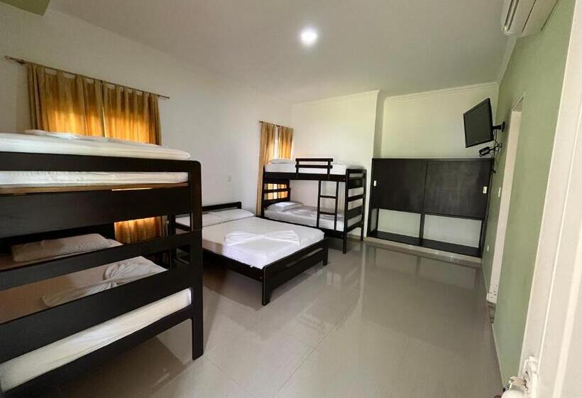 חדר משפחתי, Senderos De Sirivana