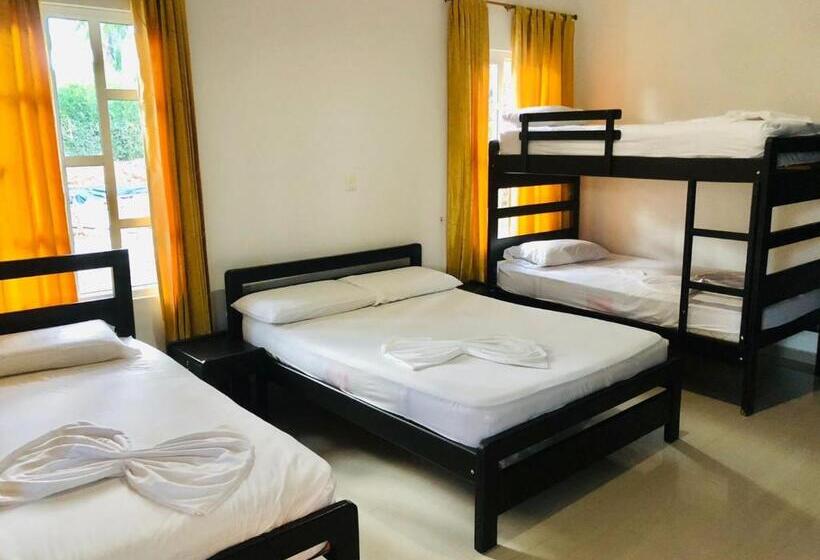 חדר משפחתי, Senderos De Sirivana