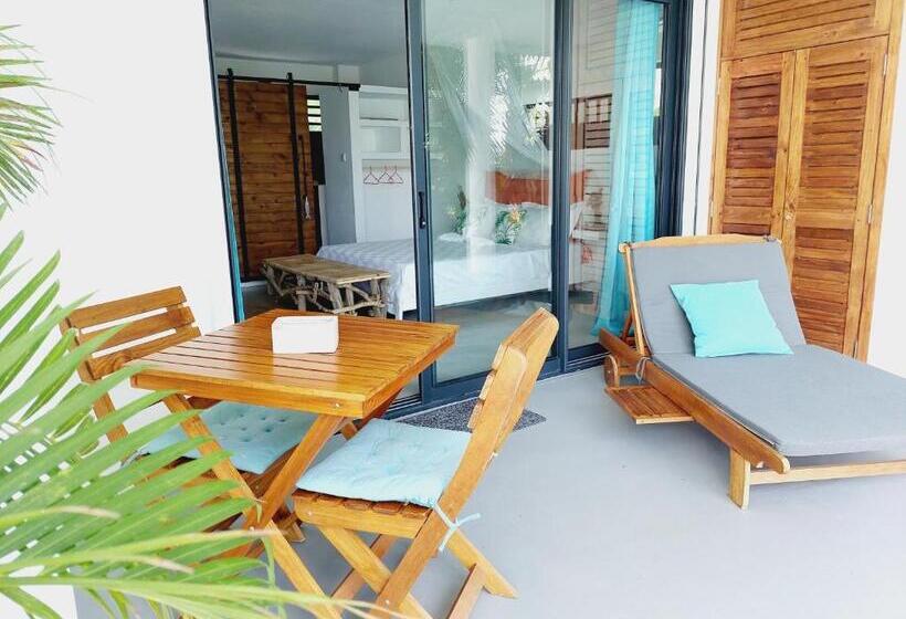 اتاق استاندارد سه تخته با چشمانداز استخر, Les Terrasses Du Bénitier