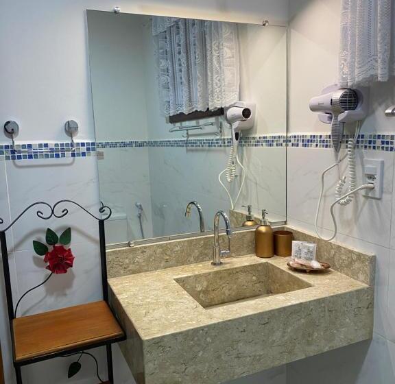 חדר אקונומי, Pousada Antígona