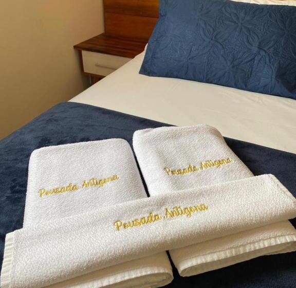 חדר קומפורט לשלושה, Pousada Antígona