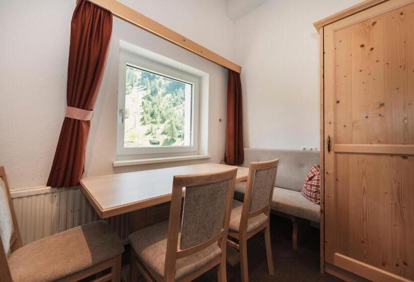 Четырехместный Номер Стандарт, Berghotel Bodenalpe