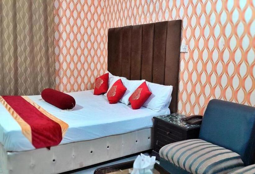 اتاق اکونومی, Super Seven