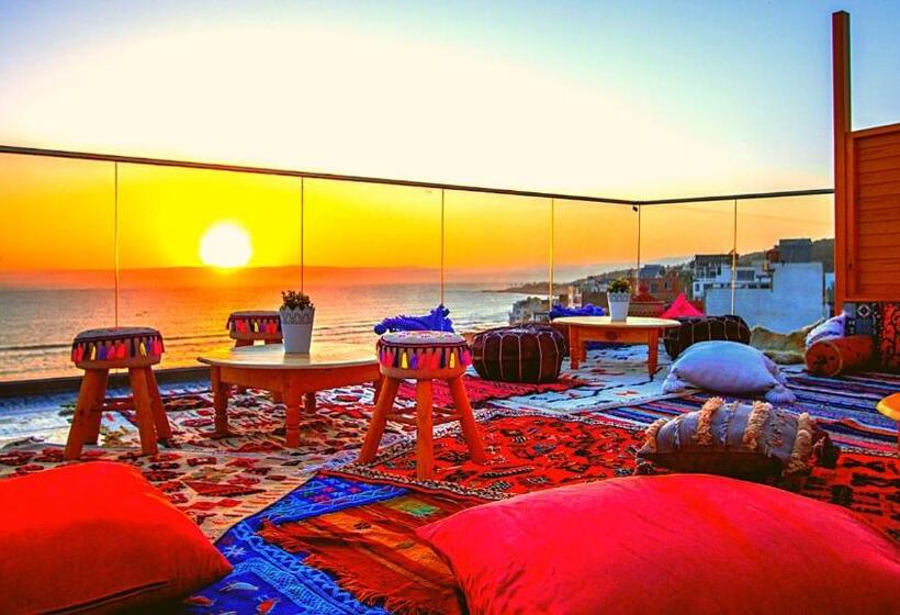 غرفة قياسية مزوَّدة بشُرفة, The Horizon