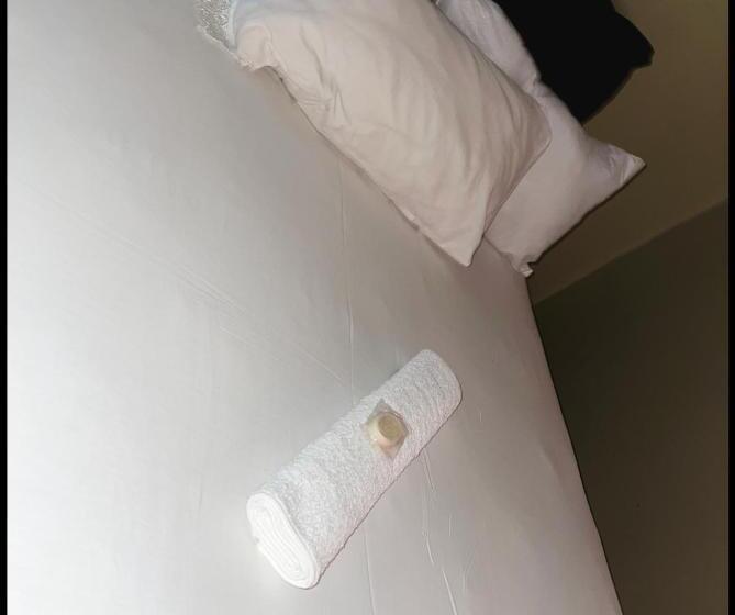 Номер Deluxe, Motjatji B&b