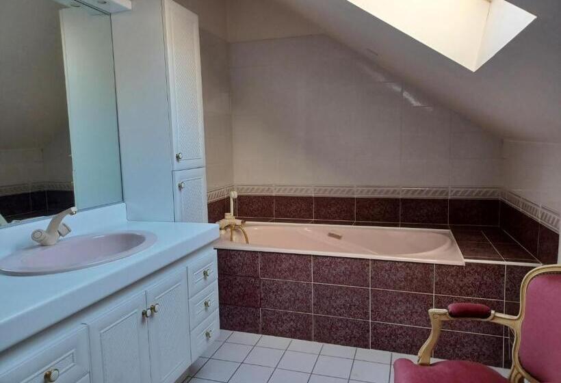 جناح عائلي, La Grange De Lily