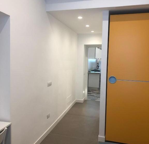 דירת חדר, La Maison Della Torre