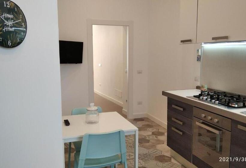 דירת חדר, La Maison Della Torre