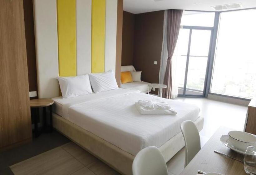 חדר סופריור יחיד, The Penthouse Residence