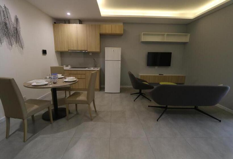 חדר סטנדרט לשלושה, The Penthouse Residence