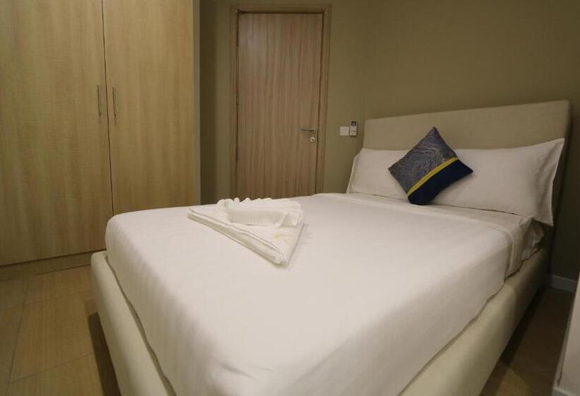 חדר סטנדרט לשלושה, The Penthouse Residence